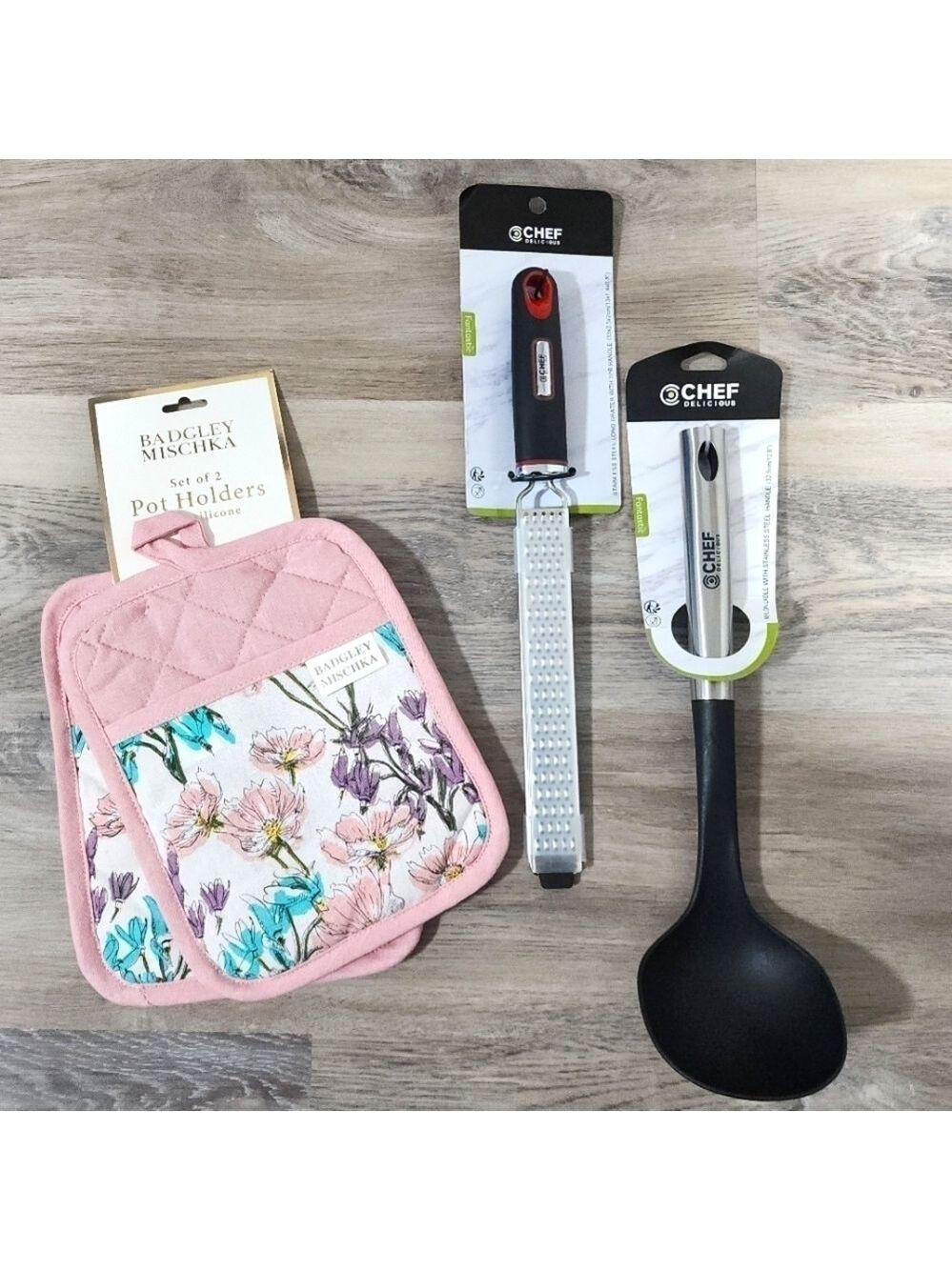 Badgley Mischka Set of Two Pot Holders with Grater and Ladle Gift Set - New Tags
